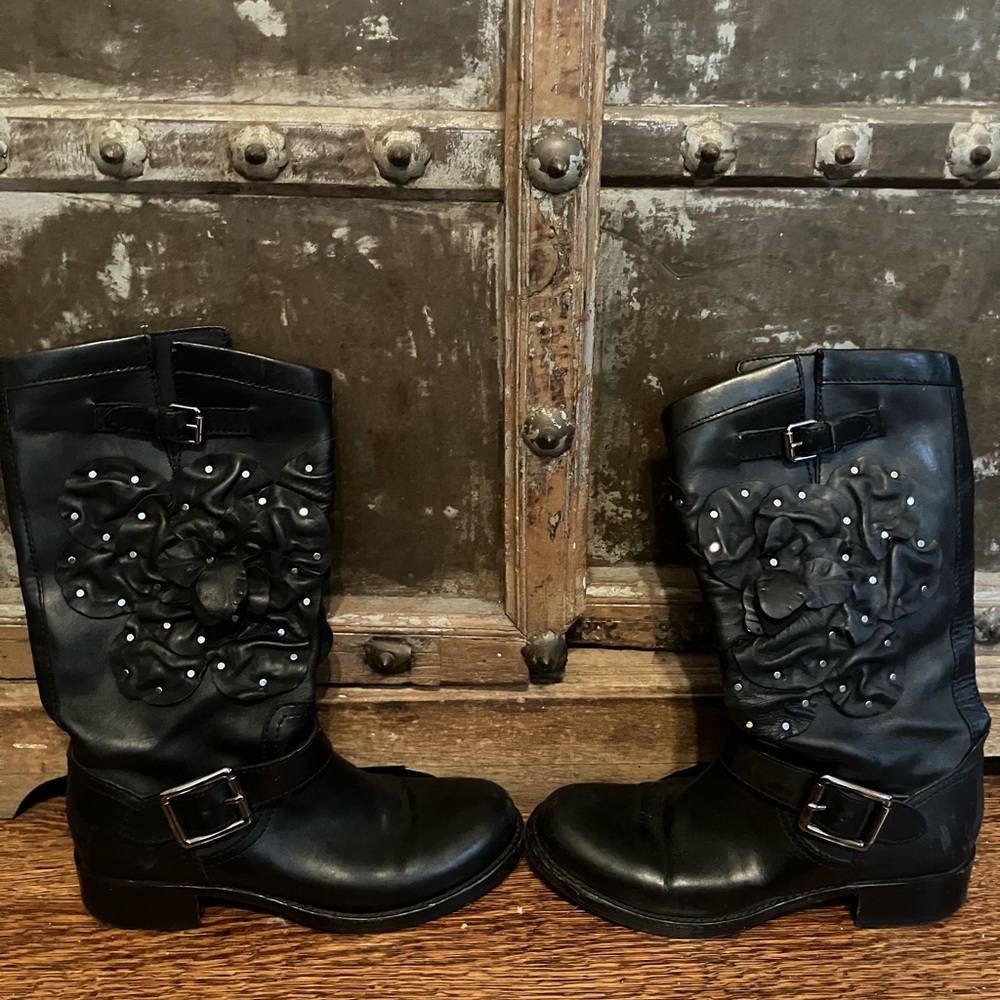 Gorgeous Valentino Black Leather boots with lovely petal/stud/buckle detail